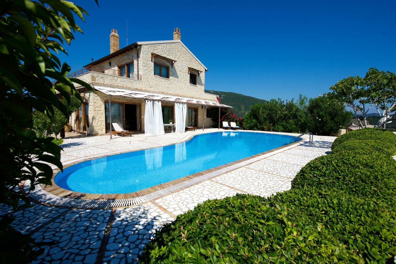 Villa Petrino Halikounas 外观 照片